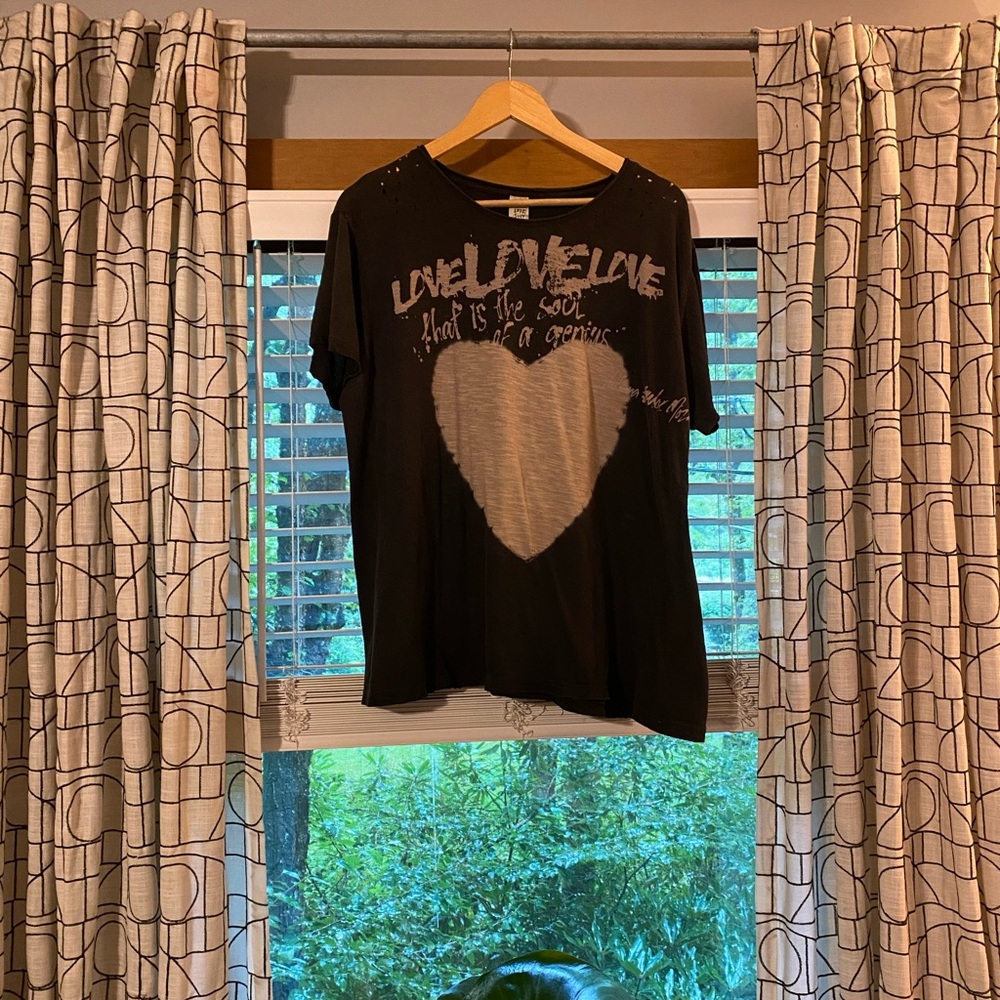 Magnolia Pearl Black and Peachy Cream Heart Tee, Perfect Condition, No Flaws